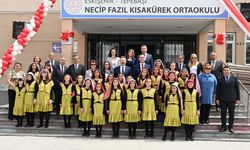 Vali Aksoy, öğrencilerin Yunus Emre Kültür ve Sanat Haftası etkinliklerine katıldı