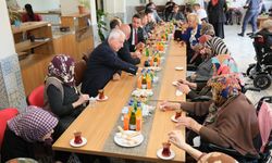 Başkan Dökmeci huzurevi sakinleriyle bir araya geldi