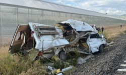 Eskişehir-Denizli Treni minibüsü biçti: Feci kazadan böyle kurtuldu