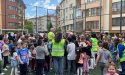 Eskişehir'de bayram öncesi ihtiyaç sahibi çocukların yüzü güldü
