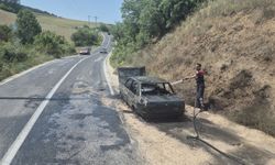 Komşuda seyir halindeki otomobil yandı