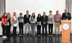 Eskişehir'de öğrenci ve öğretmenler sertifikalarını törenle aldı