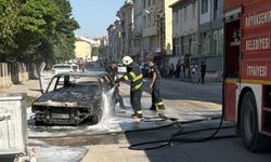 Eskişehir'de korku dolu anlar! Seyir halindeki araç alev alev yandı