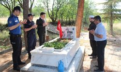 Kaymakam Tarık Orhan’dan Şehit Ali Uysal’ın kabrine ve ailesine ziyaret