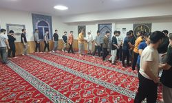 Eskişehir'deki öğrenciler bayram namazı kıldı