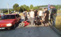 Komşuda otomobil ile motosikletle çarpıştı: 1 yaralı