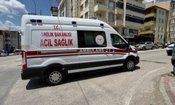 Komşuda kontrolünü kaybeden otomobil kamyonete çarptı: 1 yaralı