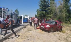 Eskişehir'in komşusunda tır ve otomobil çarpıştı: 1 ölü, 5 yaralı
