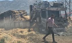 Komşuda elektrik tellerine temas eden tır kül oldu