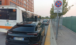 Eskişehir'de hatalı park trafiği felç etti: Sürücüler tepki gösterdi