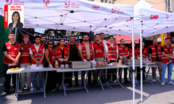 CHP Eskişehir Gençlik Kolları ölen demokrasi ve adaletin helvasını dağıttı