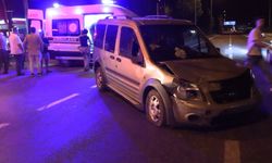 Komşuda otomobiller birbirine girdi: 3 yaralı