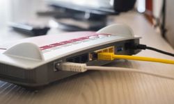 Wi-Fi Tarih Olabilir: Yeni Yöntem Hem Aydınlatıyor Hem İnternet Sağlıyor