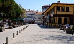 Tarihi Odunpazarı Bölgesi esnafı sıcak havadan dertli: “Eskisi kadar gezen yok”
