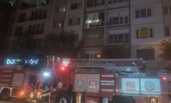 Eskişehir'deki 6 katlı binada yangın paniği: Dumandan kaçarken çatıya çıktı...