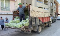 Eskişehir'de 6 aylık emek dakikalar içinde bitti: 5 ton biberi ücretsiz dağıttı