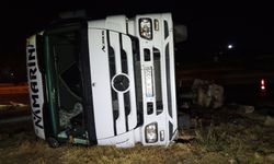 Komşuda seyir halindeki 2 tır çarpıştı