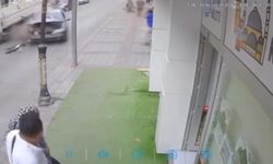 Kontrolünü kaybeden sürücünün caddeyi birbirine kattığı kaza kamerada