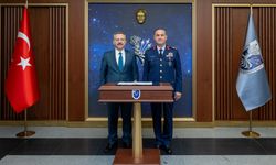 Vali Aksoy'dan Hava Korgeneral Rafet Dalkıran'a tebrik