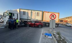 Komşuda tır ve otomobil çarpıştı: 4 yaralı