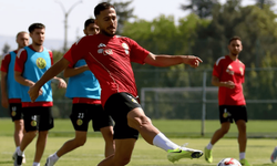 Şimşekler kaldığı yerden devam
