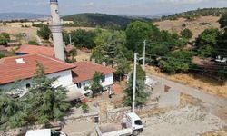 Eskişehir'in Yukarıkuzfındık Mahallesi'nde onarım çalışmaları yapılıyor