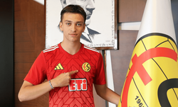 Eskişehirspor Arda Baran Çubuk ile profesyonel sözleşme imzaladı