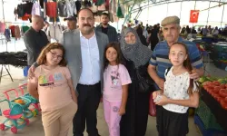 Başkan Hamamcı pazaryerinde esnafla bir araya geldi