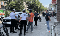Adalar’da kurye gerginliği: Yayalara kapalı alana motorla girdi, polise direndi!
