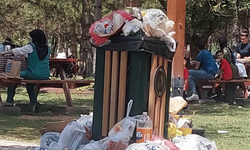 Sazova Parkı'nda çöp yığını tepki topladı