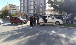 Eskişehir'de sabah saatlerinde kaza: 2 otomobil çarpıştı