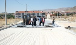 Başkan Dökmeci yol yapım çalışmalarını yerinde inceledi