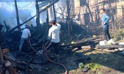 Komşuda otomobil patladı, çıkan yangında 3 ev kül oldu