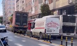 Atatürk Caddesi'nde şaşırtan görüntü: Dubaları çiğneyerek yoluna devam etti