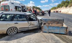 Komşuda traktör ve otomobil çarpıştı: 2 yaralı