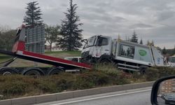 Eskişehir'de faciadan dönüldü: Çöp kamyonu kaza yaptı