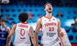 12 dev adam Yunanistan'ı devirdi! 24 yıl sonra EuroBasket'te finale yükseldik
