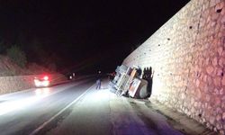 Asit yüklü tanker devrildi: Sürücü ağır yaralandı