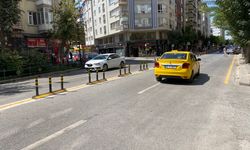 Eskişehir'in Atatürk Caddesi'ndeki dubalar vatandaşı ikiye böldü