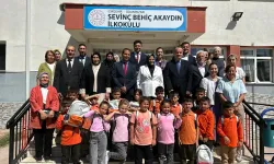 AK Parti Milletvekili Ayşen Gürcan ilkokul öğrencileri ile bir araya geldi