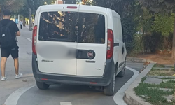 Büyükşehir’in bisiklet yoluna araç park edildi!