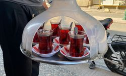 Eskişehir'de bu yöntemle günde 800 bardak çay satıyor