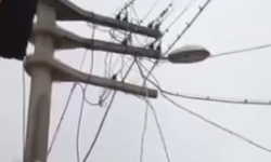 Eskişehir'de elektrik direği havai fişek gibi patladı
