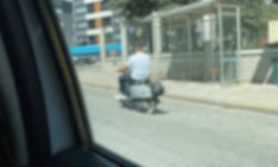 Eskişehir'de motosiklet sürücüsü kuralları hiçe saydı: O anlar kameralara yansıdı