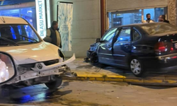 Eskişehir'de otomobiller kafa kafaya çarpıştı! Maddi hasar oluştu