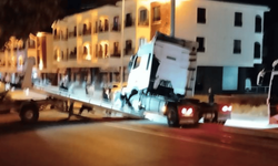 Eskişehir’de TIR tramvay yoluna girdi