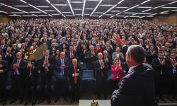 Kurultay sonrası ilk toplantı: CHP MYK üyeleri güven tazeledi