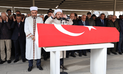 Şair ve yazar Yavuz Bülent Bakiler son yolculuğuna uğurlandı