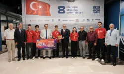 TEKNOFEST birincileri ödüllerini Nadir Küpeli'ye takdim etti