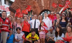 103'üncü yıl coşkusu kortej yürüyüşüyle gerçekleşti